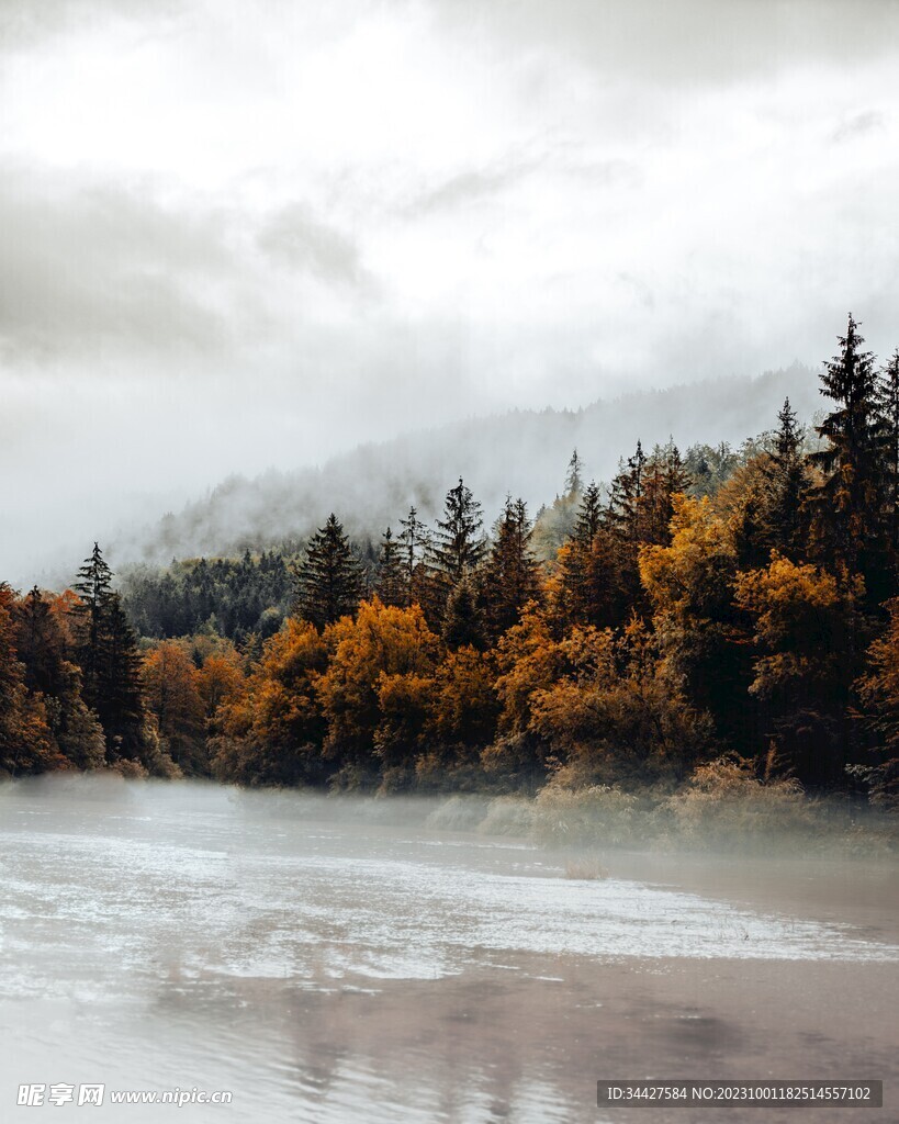 山林湖景