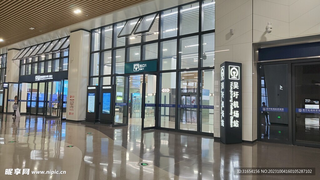 吴圩机场地铁进站口