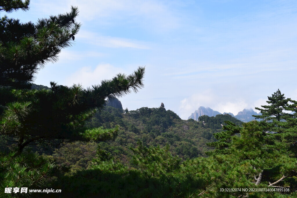 黄山飞来石