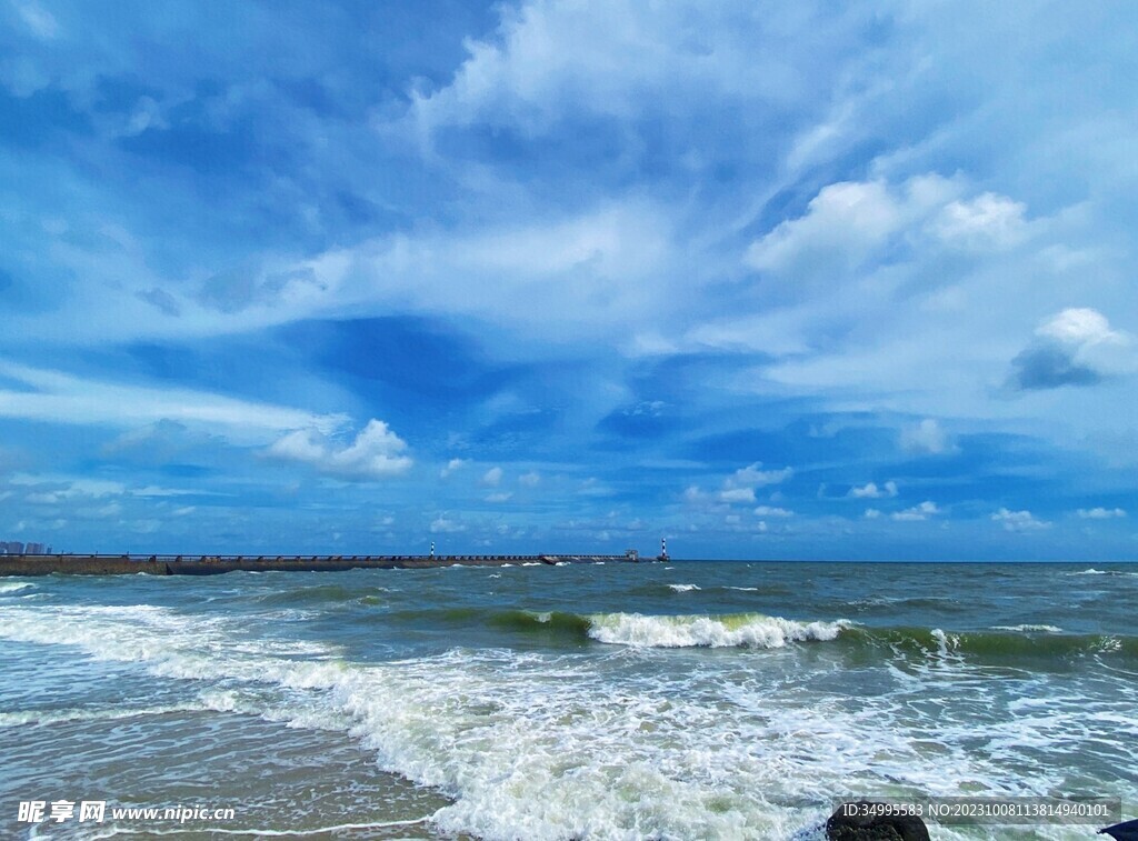 蓝天海水画