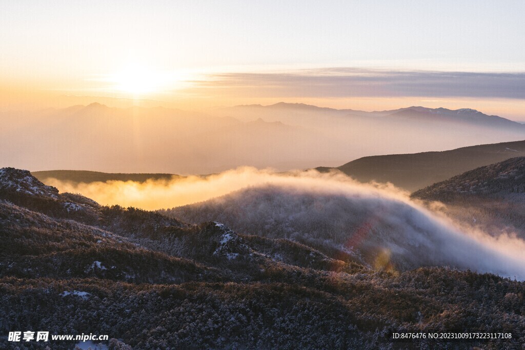 山顶风光日出