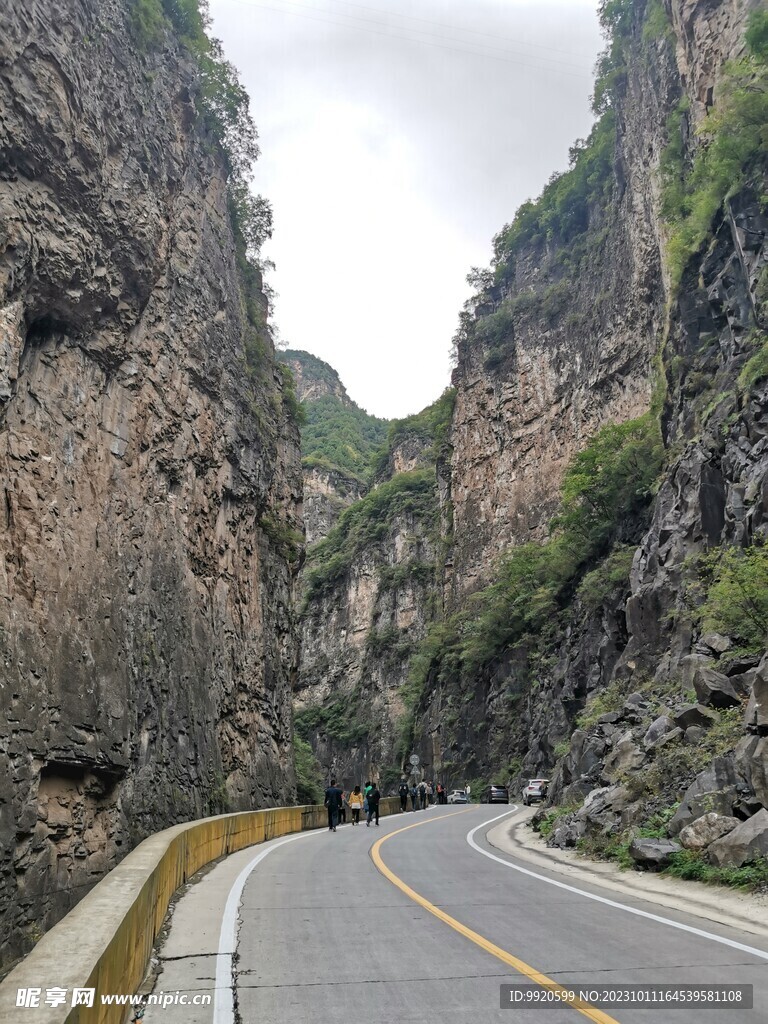 峡谷公路