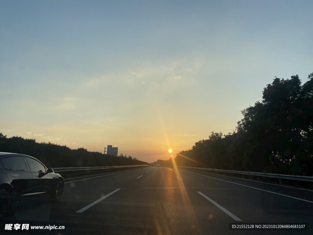 高速公路夕阳