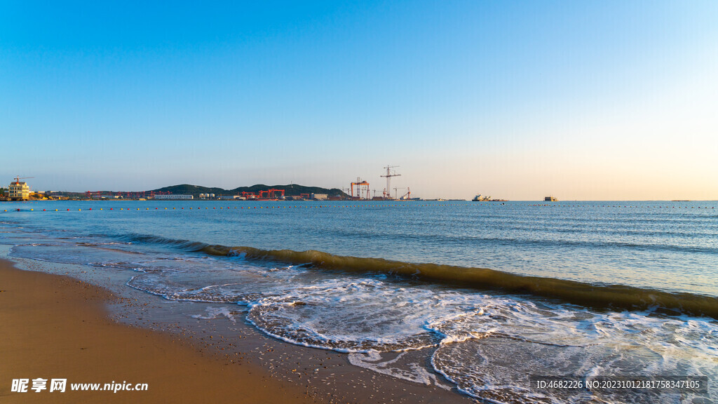 山东威海东浦湾晨光大海