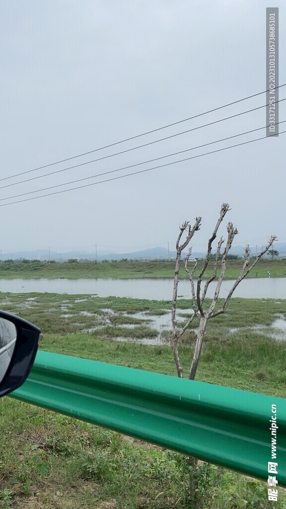 湖边
