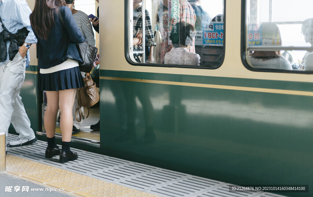 电车站台