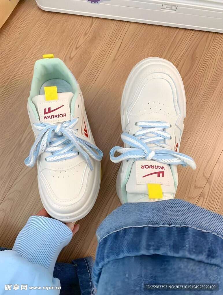 运动鞋