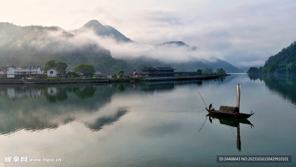 河流与渔船