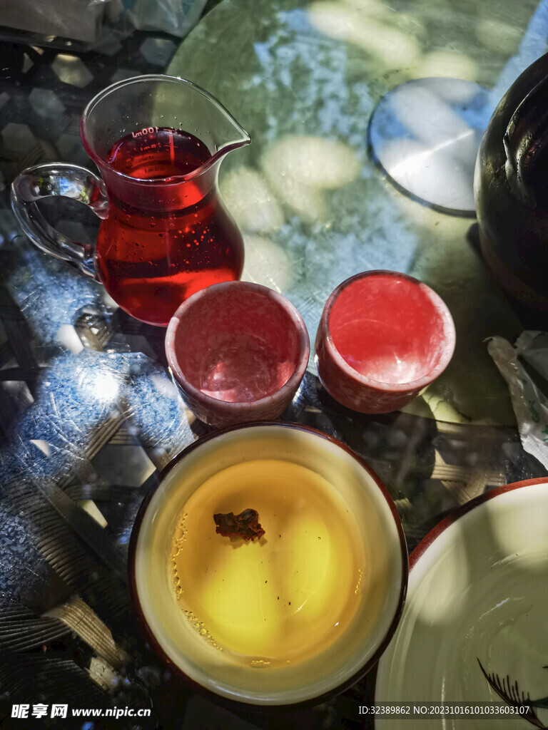 玫瑰酒和普洱茶
