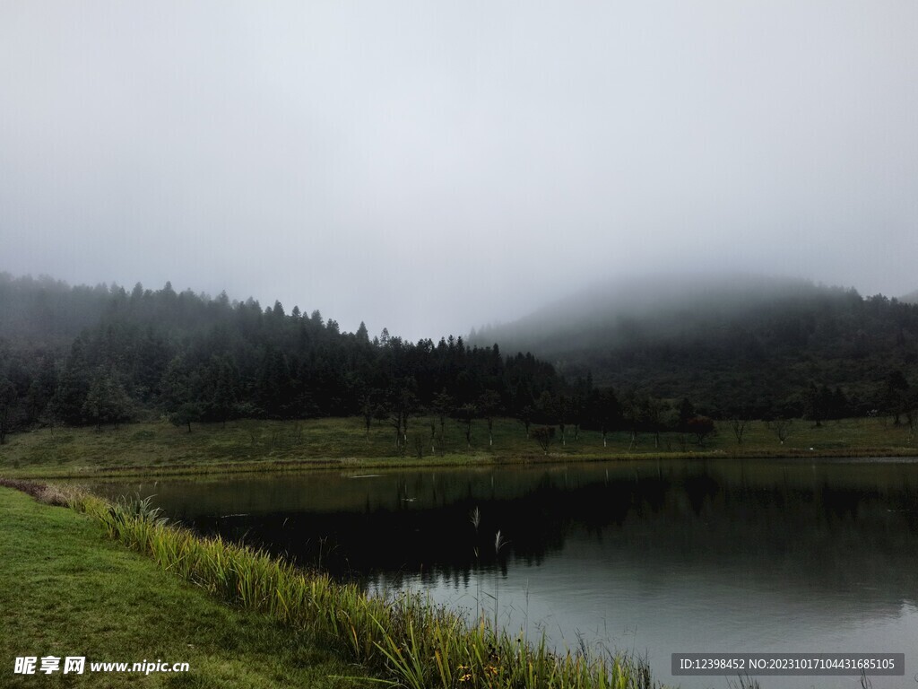 高山湖泊