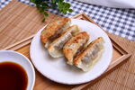 煎饺 油炸饺子