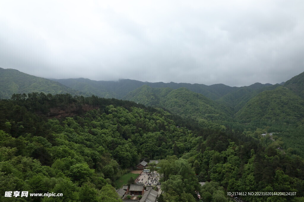 麦积山石窟图片