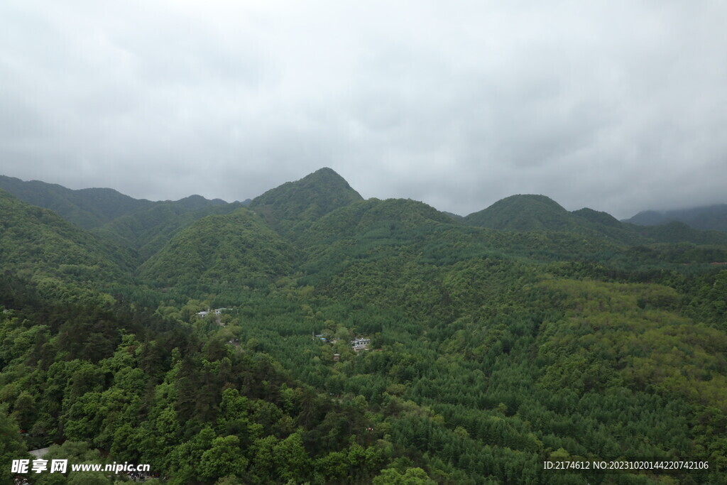 麦积山石窟图片