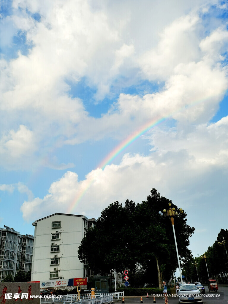 天空中的彩虹