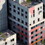 废弃的城市建筑群，俯视，灰色系，装饰色彩，色彩归纳，色块分割，抽象