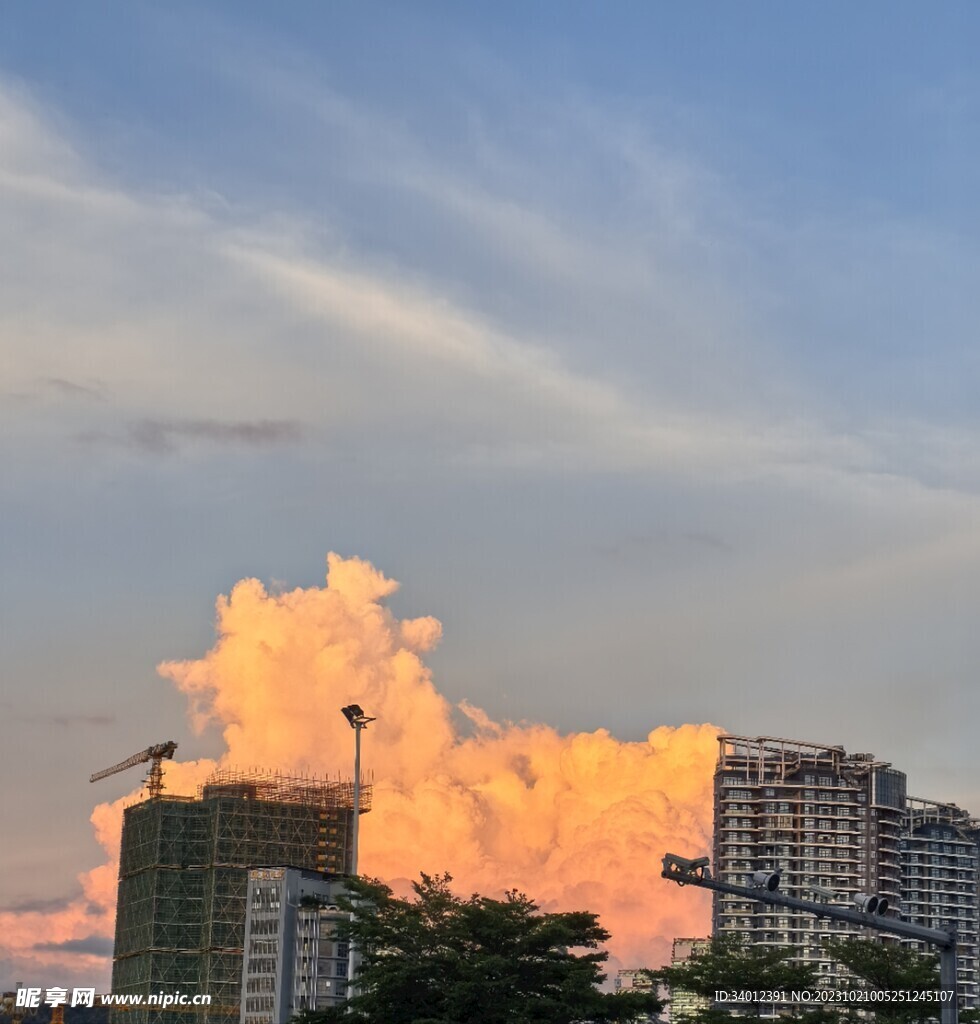 黄昏日落风景白云图