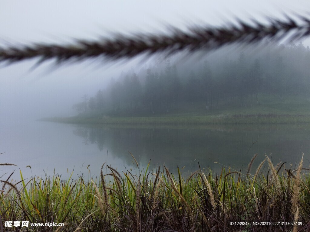 烟雨湖泊