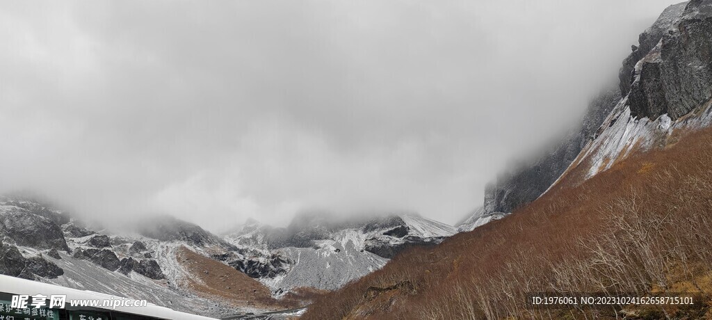 落雪的长白山