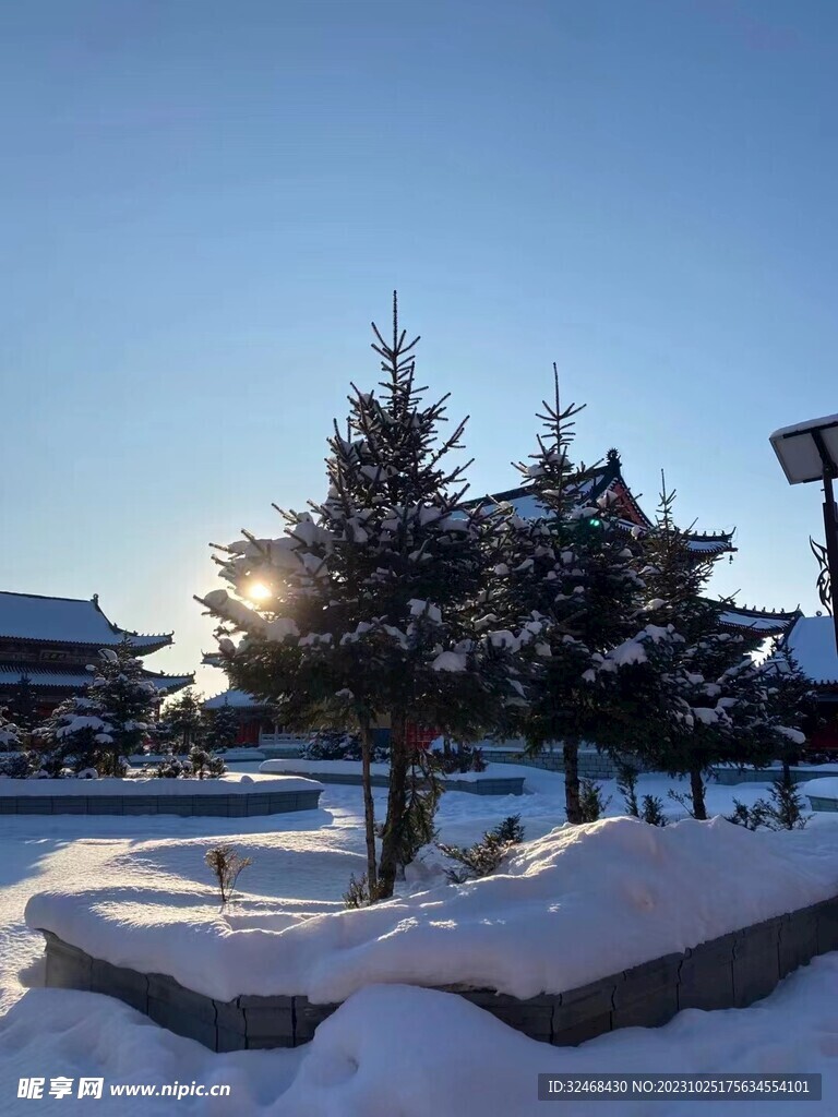 大雪下的建筑