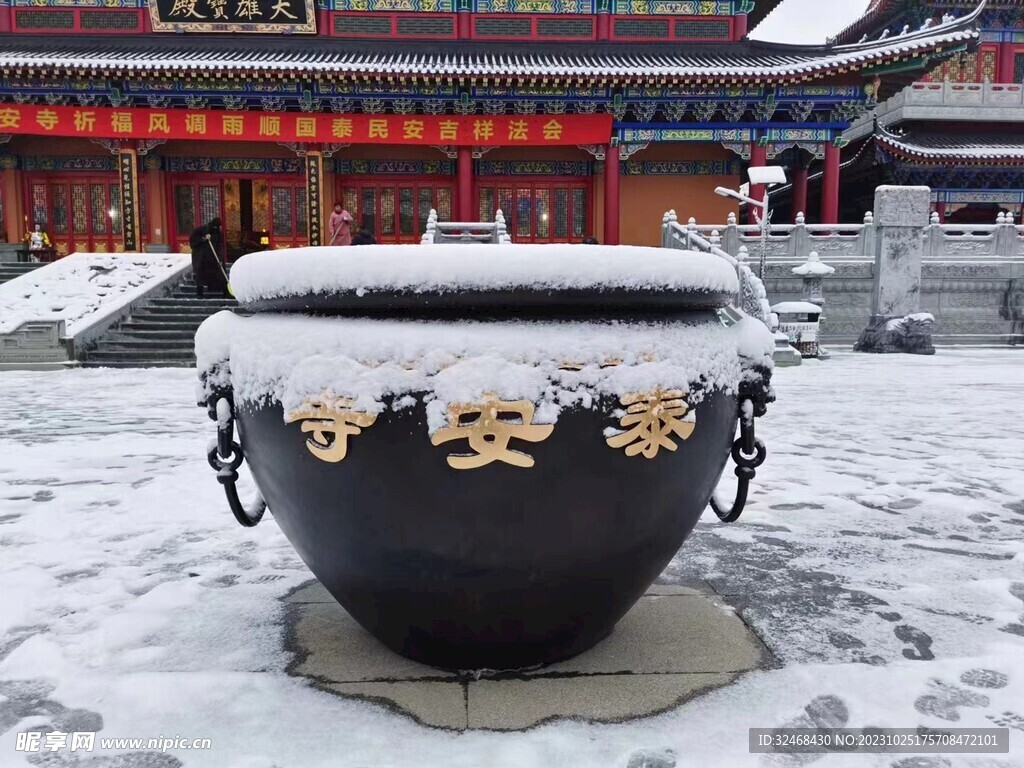 大雪下建筑