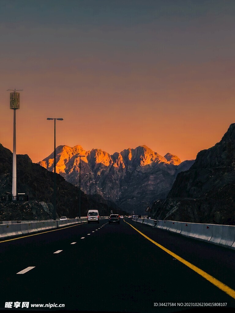 山脉和公路