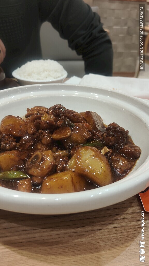 鸡腿肉炖土豆