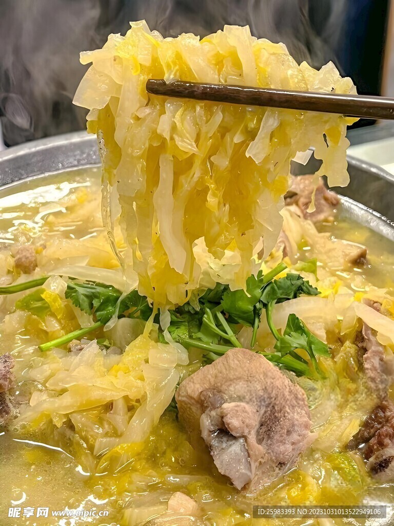 东北酸菜排骨汤