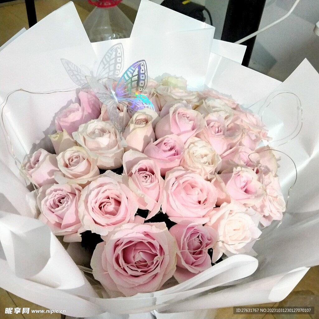 粉色玫瑰花束情人节