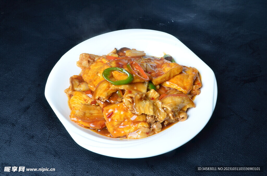 五花肉焖豆腐
