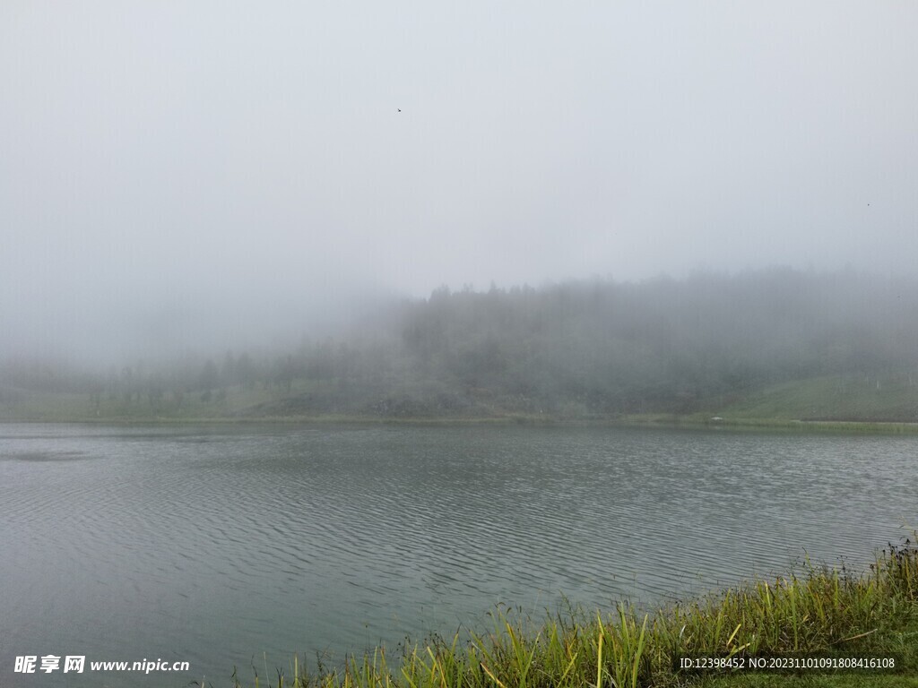 烟雨湖泊