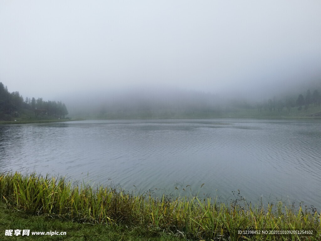 烟雨湖泊