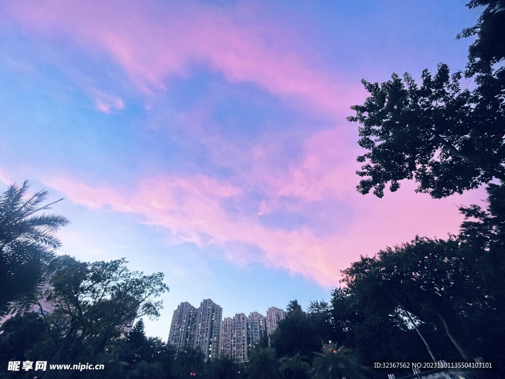 粉色天空