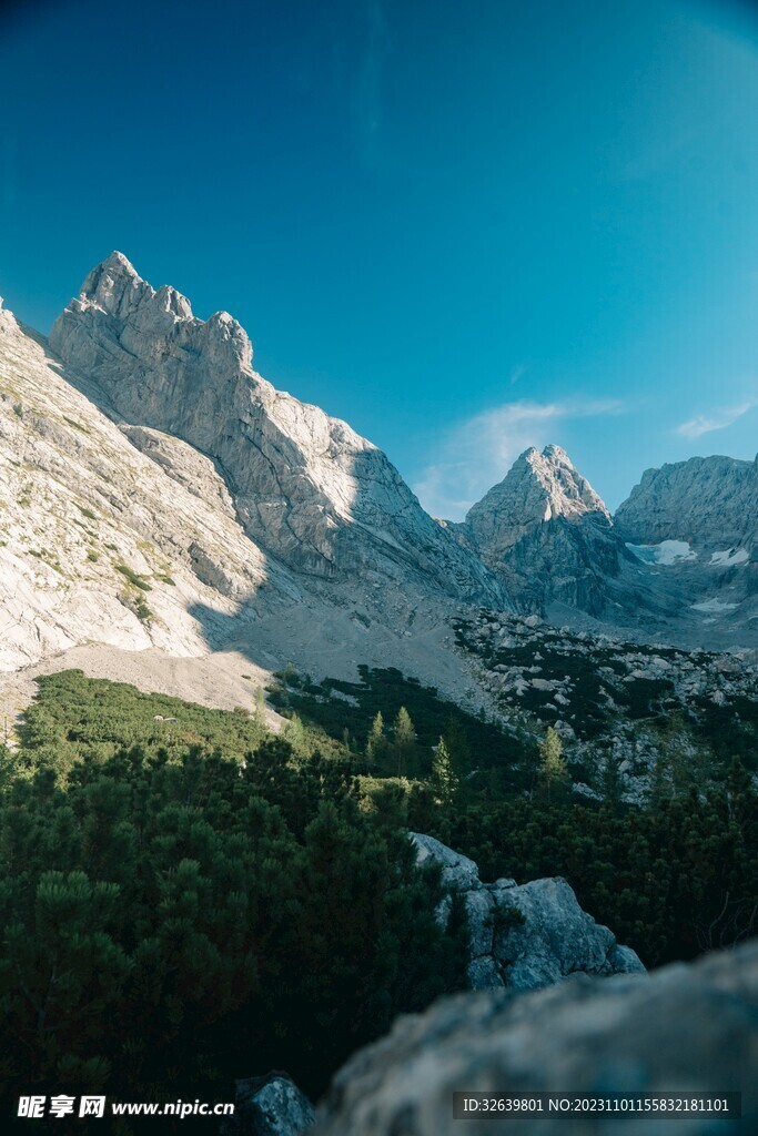 山岩