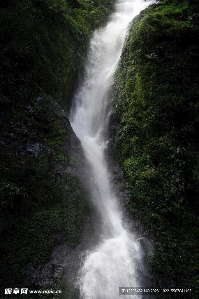 瀑布美景