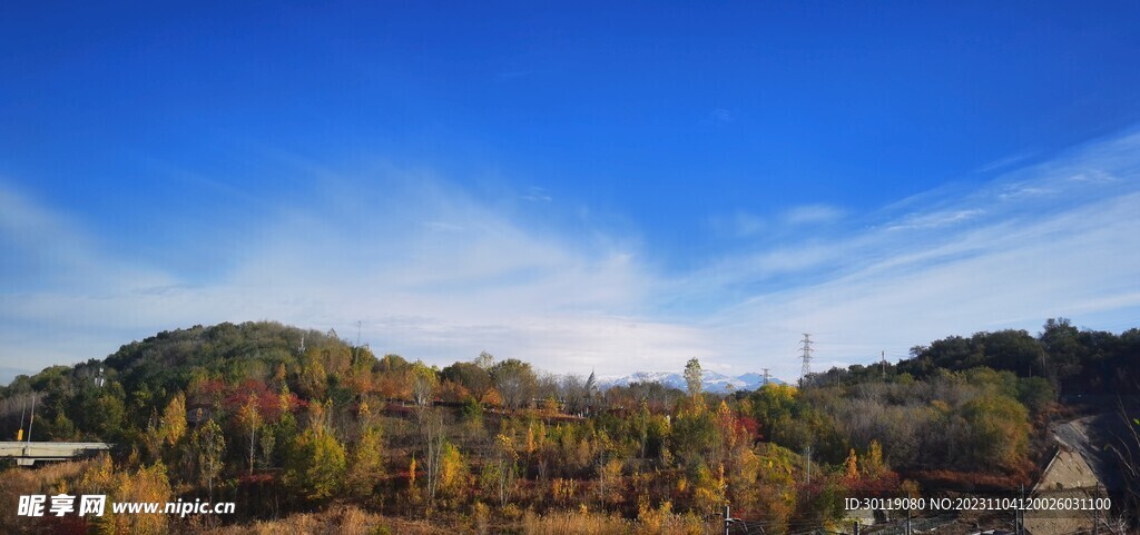 蓝天白云秋景