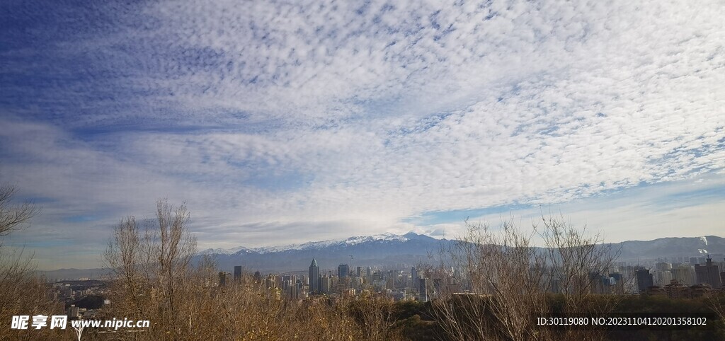 蓝天白云 秋景 公园 雪山