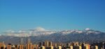 蓝天白云 城市建筑 雪山