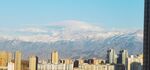 城市建筑 雪山 蓝天白云