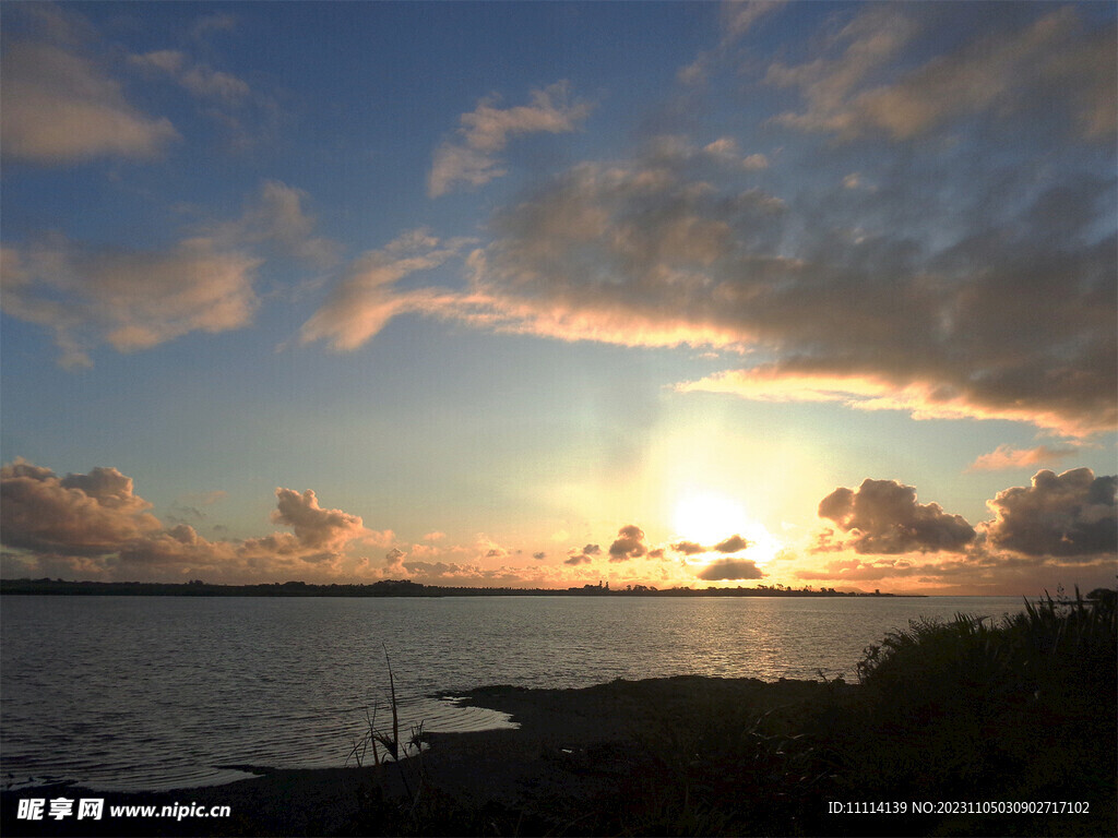 海滨夕阳风光