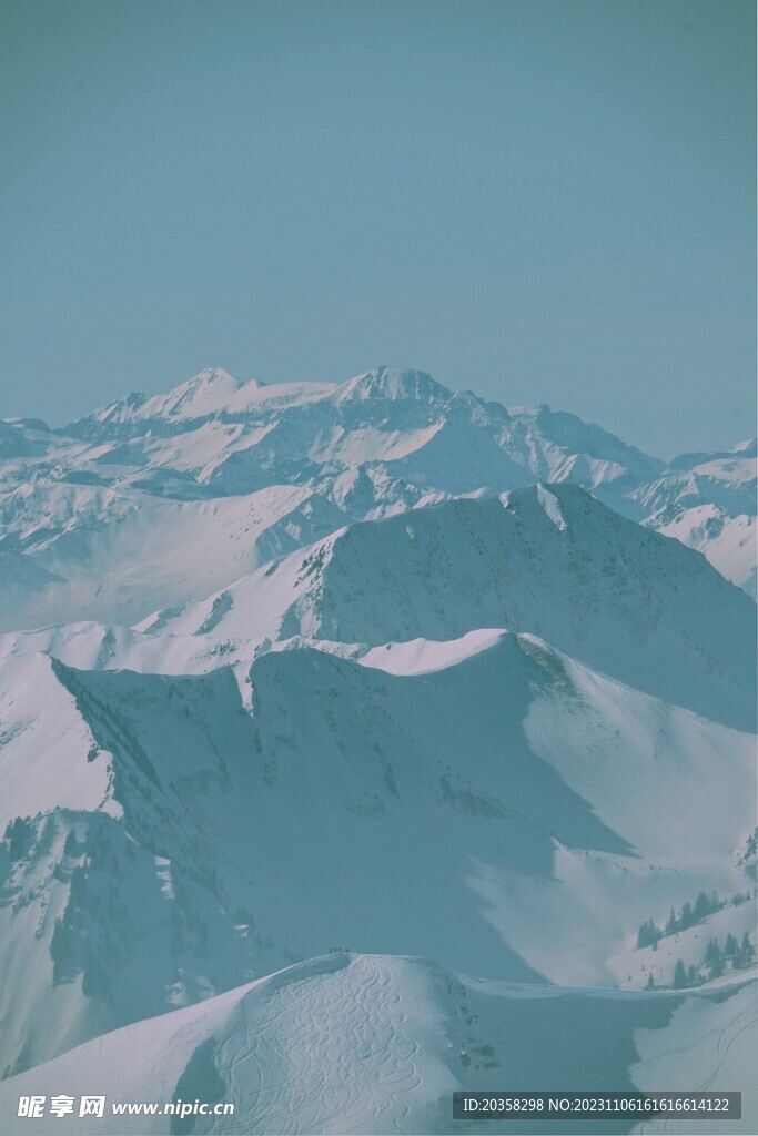 白色山峰
