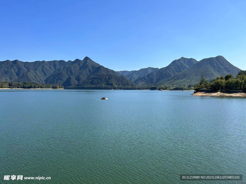 湖光山色