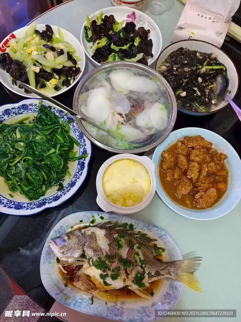  中午美食