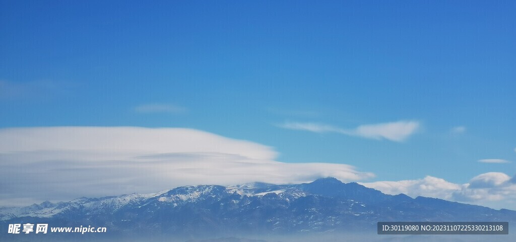 蓝天白云 雪山
