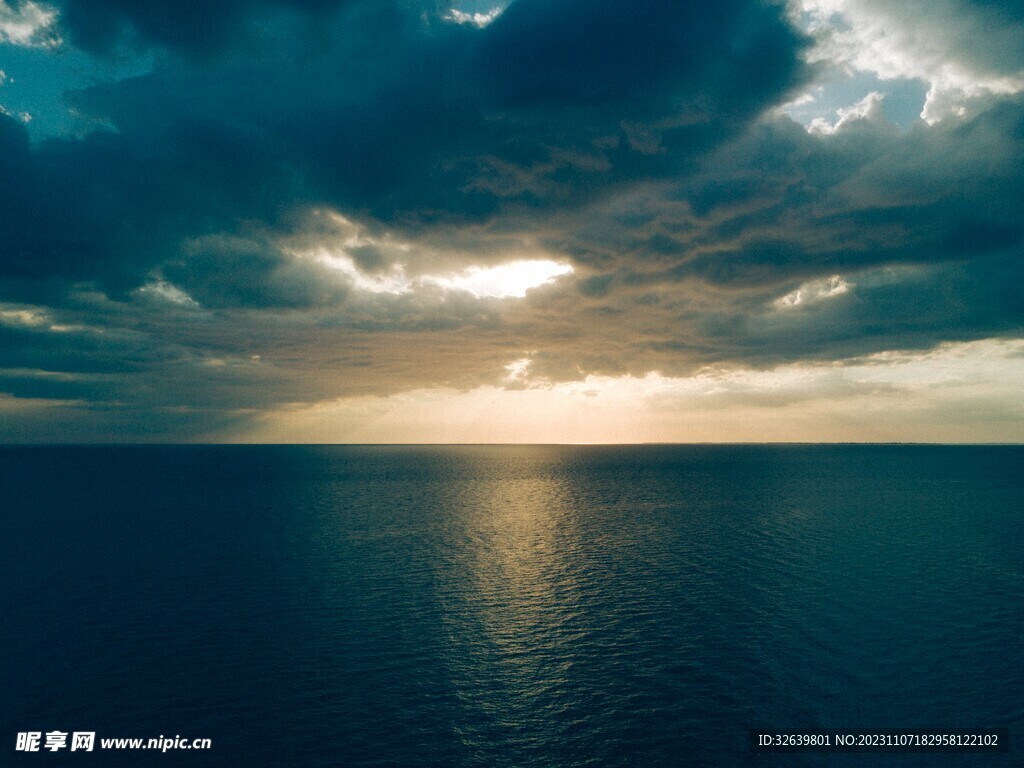 海面夕阳