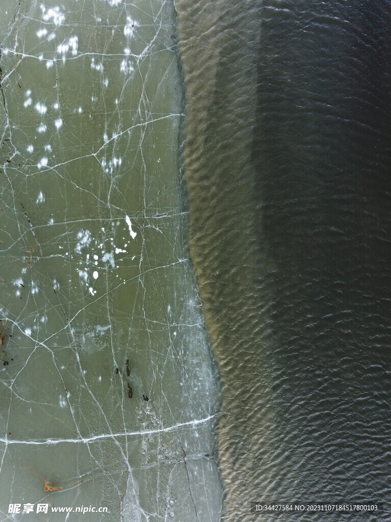 结冰的水体