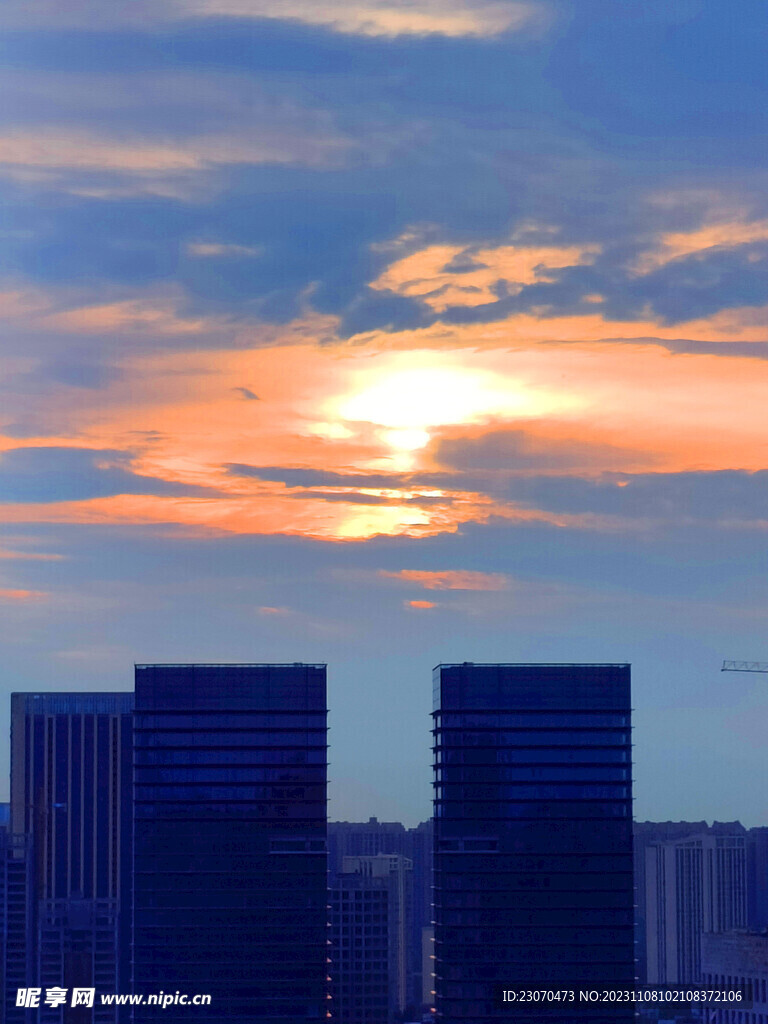 城市夕阳