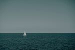 海面上的帆船