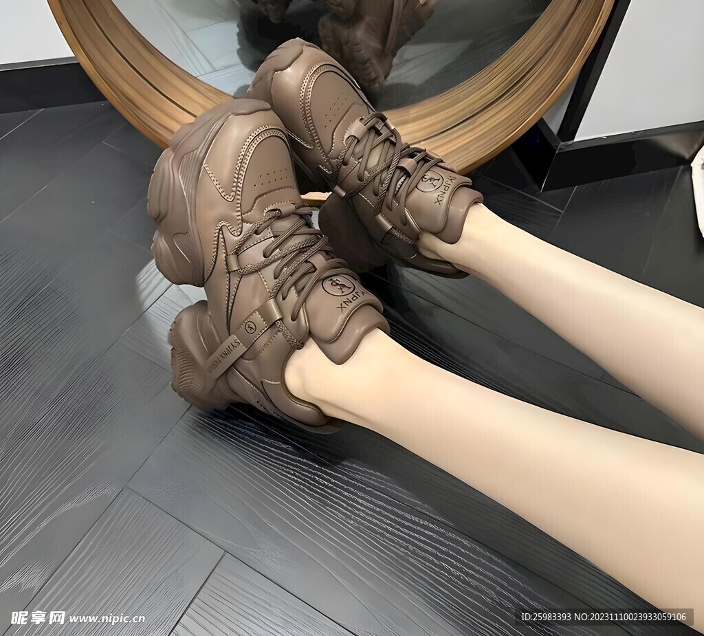 女式运动鞋