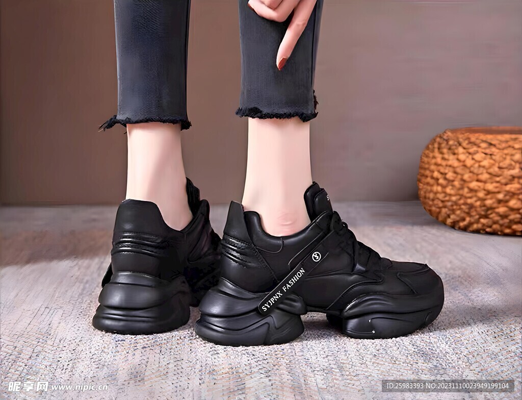 女式运动鞋