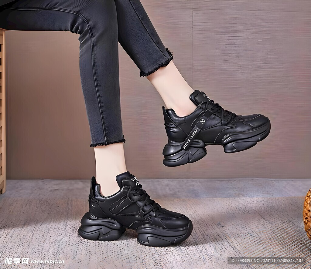 女式运动鞋